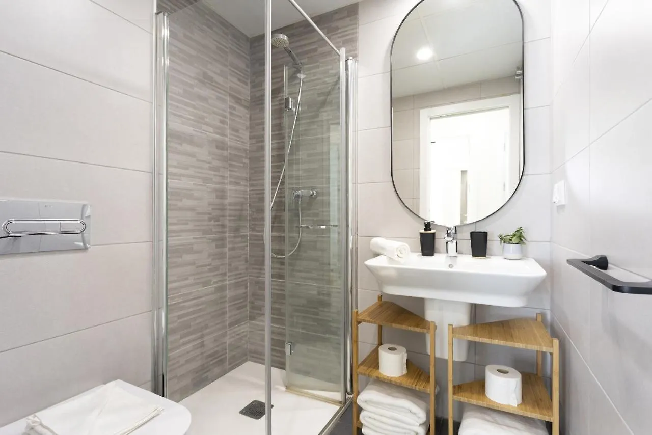 Apartamento -Malagasunapts-Centre Pool&Parking Bus-Train Station